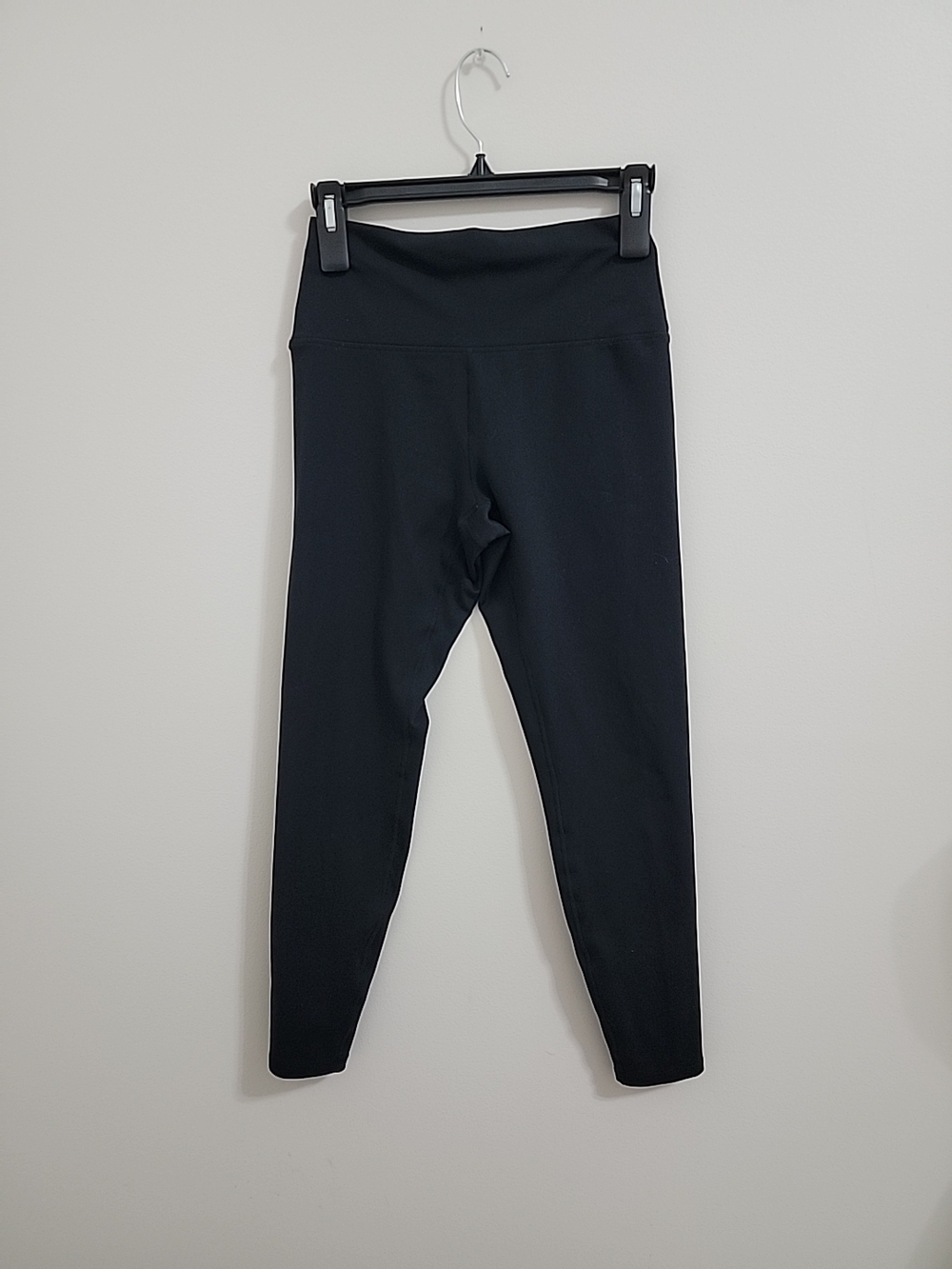 Zobha Women’s M Black Cross Front Waist Cropped Ankle Basic Yoga/Athletic Pants